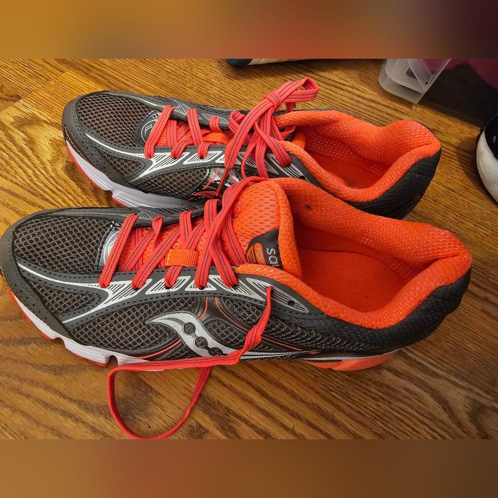 Woman's Saucony Shoes Size 8